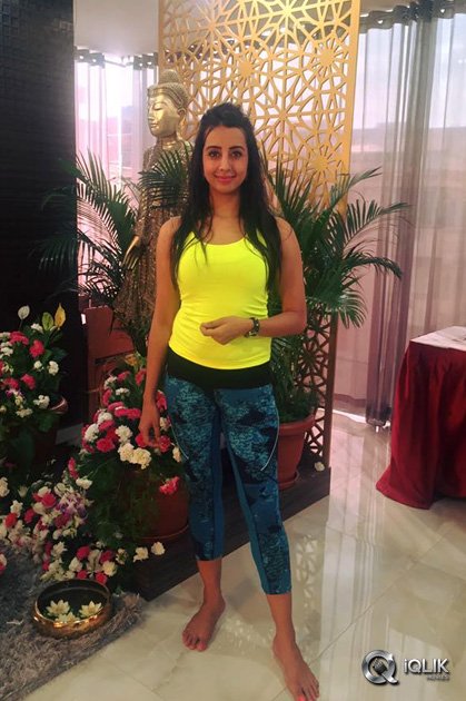 Sanjjanaa-Yoga-Photos